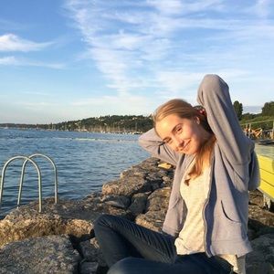 Meet your Posher, Caroline